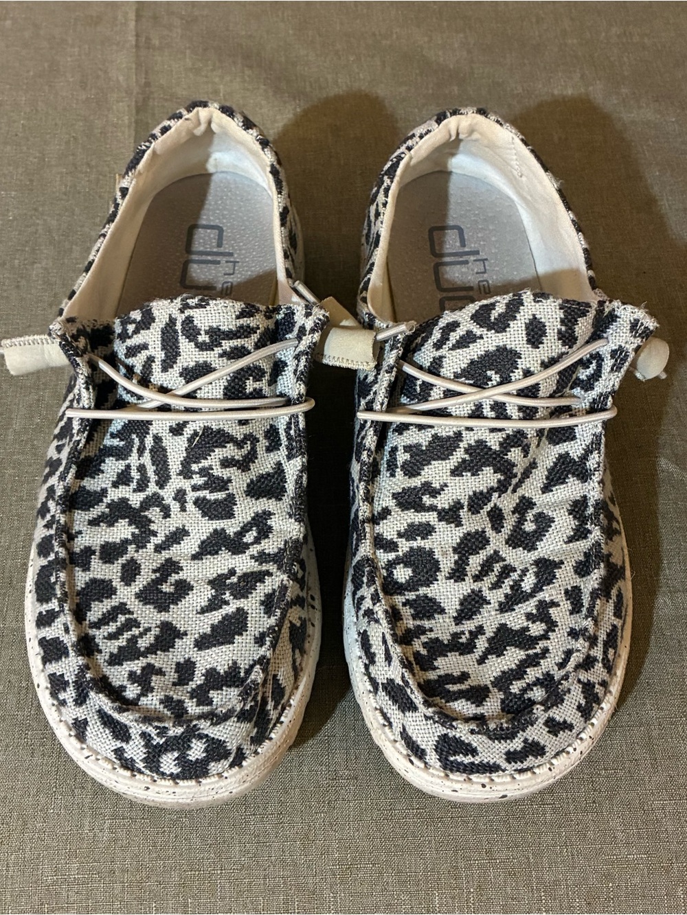 Hey Dude Wendy Woven Cheetah Grey Black Slip-On Sneakers Leopard Print Comfort 8 - Picture 2 of 8